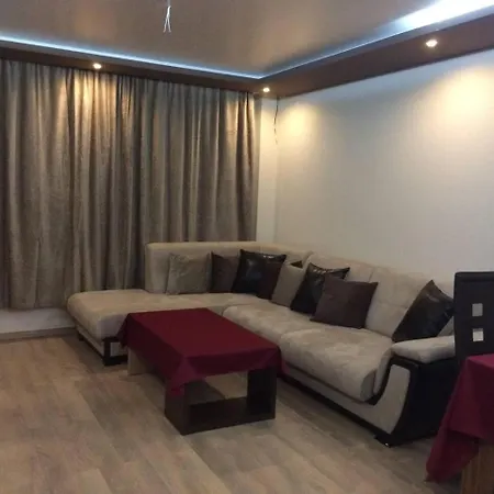 2-bed - Sleeps 4 - W Parking *