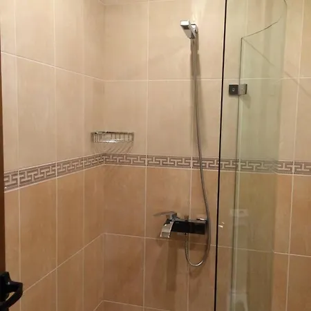 2-Bed - Sleeps 4 - W Parking